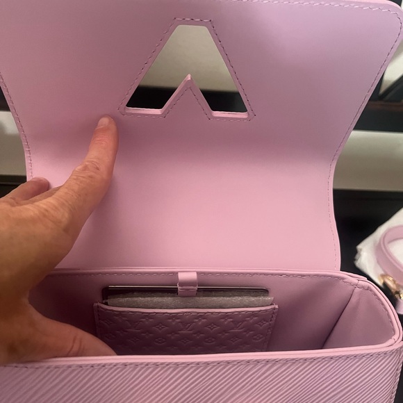 BRAND NEW! Louis Vuitton Twist PM Pink - Picture 10 of 13